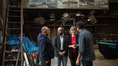 El alcalde de Rianxo, Juli�n Bustelo, acompa�� a la directora xeral de Desenvolvementp Pesqueiro, �ngeles V�zquez, en su visita a Astilleros Catoira junto al propietario y presidente de Agalcari, Ram�n Collazo