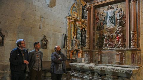 El director xeral de Patrimonio Cultural, �ngel Miramontes (a la derecha), visit� el monasterio de Xunqueira de Espadanedo