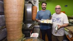 Yasir y Ashgar, gerentes de King Omar Dner Kebab en Pontevedra