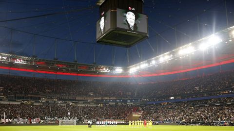 Minuto de silencio en memoria del expresidente, el mes pasado en un partido contra el Borussia Dortmund
