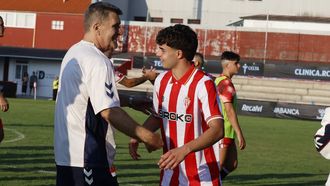 Manu Rodr�guez saluda al delegado del Celta, Vlado Gudelj.