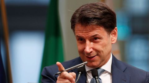 El ex primer ministro Giuseppe Conte, este lunes, durante su comparecencia ante los medios