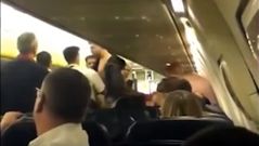 A pu�etazos en un vuelo de Ryanair