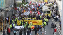 Manifestaciones a favor y en contra de la consulta catalana coinciden en las calles de Compostela