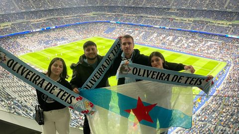 Peistas de Oliveira de Teis que acudieron al partido del Celta del domingo.