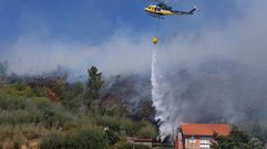 Incendio forestal en San Pedro de Tenorio que estaba muy prximo a las viviendas
