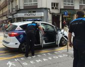Momento en que el agresor entra en el coche policial. 