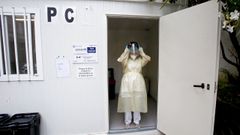 En el punto covid del p�rking del Hospital Provincial de Pontevedra se siguen haciendo este martes PCR dentro del cribado a estudiantes de 2.� de bachillerato