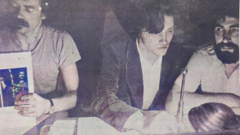 De izquierda a derecha: Suso Iglesias, Manuel Rivas y Manuel Taboada, el 25 de julio de 1980