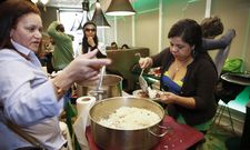 La gastronoma brasilea, junto con la samba, estuvieron en una de las fiestas. 