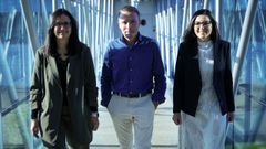 De izquierda a derecha, Inés Mato, Samuel González y Silvia Suárez, en las instalaciones de La Voz