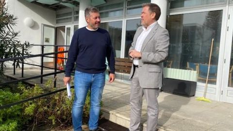 Francisco Calo y Perfecto Rodrguez conocieron el avance de las obras en el centro de da de Outes