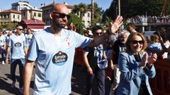 Claudio Gir�dlez y Mari�n Mouri�o, con Iago Aspas detr�s, en la celebraci�n de la pen�ltima clasificaci�n europea del Celta.