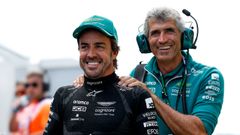 Fernando Alonso y un ingeniero.Fernando Alonso y un ingeniero de Aston Martin antes del Gran Premio de Austria de Frmula 1