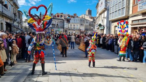 Ambientena praza Maior de Viana do Bolo durante o desfile deste domingo.