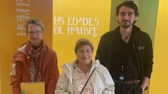 Sinda V�zquez, a la izquierda, visitante n�mero 100.000 de la exposici�n de Las Edades del Hombre