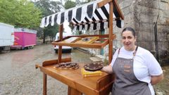 La panader�a Pancomido instalar� por primera vez un puesto en la romer�a de las fiestas de San Ram�n de Bealo para que todos los asistentes puedan probar la tarta t�pica de la comarca, que incluye frutos secos, tofe y chocolate.
