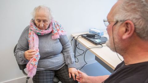 Donilia Vidal y Eliseo Castro, este mi�rcoles, en el centro de Afapo en Pontevedra