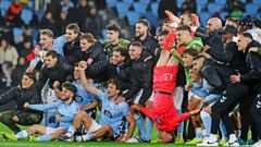 Los jugadores del Celta, tras el triunfo ante el Lille en Bala�dos.