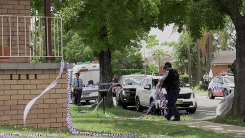 Cord�n policial en el exterior de la casa de uno de los autores de los disparos en la playa de Bondi