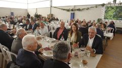 La conselleira con los alcaldes de Carballedo, a su izquierda, y Chantada