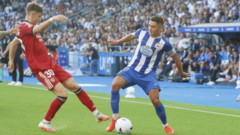 Yeremay, en un lance con un rival durante el partido contra el Sevilla
