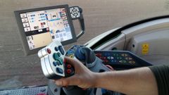 Pantalla de un tractor donde se ven distintos datos al momento