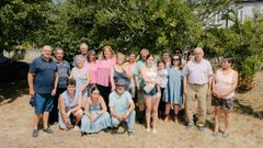 Vecinos de Tarascn que celebran una cena popular cada verano