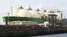 As� es uno de los barcos que transporta gas natural licuado por mar