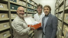 De izquierda a derecha, Alberto Rom�n Vargas (mic�logo), Miguel Antonio Fern�ndez M�rquez (t�cnico de laboratorio) y Eduardo Cires Rodr�guez (conservador del herbario FCO de la Universidad de Oviedo)