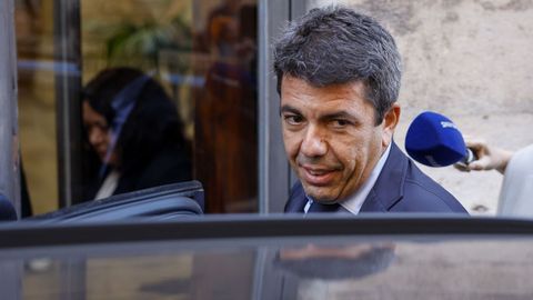 Mazn, a su salida del Palau de la Generalitat antes de su comparecencia