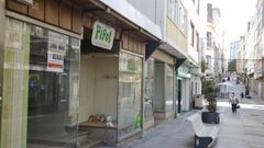 El antiguo local del comercio de ropa infantil Pipol, situado en la calle Magdalena, está a la venta por 68.000 euros
