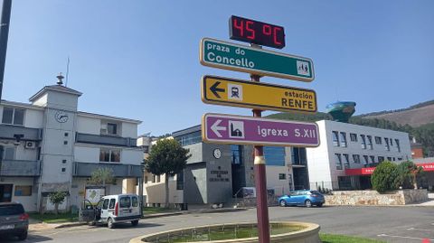 San Clodio es el lugar de la Ribeira Sacra en el que hizo ms calor este 23 de agosto. No alcanz los 45 grados que meda este termmetro pasadas las cinco de la tarde en la plaza del Ayuntamiento, pero s los 40,4