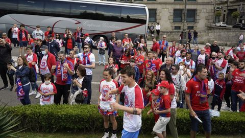 �Celebraste el ascenso de la UD Ourense?.La fiesta comenz� en Meis y se traslad� a la fuente de Concepci�n Arenal