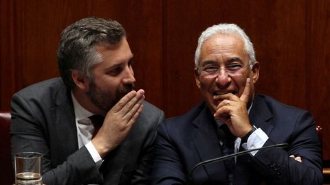 El ministro dimisionario Pedro Nuno Santos con Ant�nio Costa, el pasado octubre.