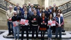Los ganadores posaron con autoridades pol�ticas y militares, y representantes del tejido empresarial