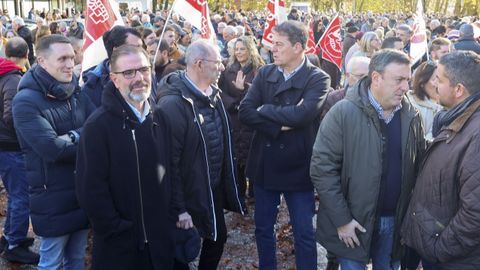 Mato, Besteiro y González Formoso, del PSOE, en la estación de Renfe