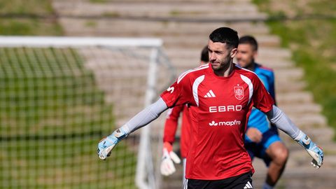 Joan Garc�a, durante un entrenamiento con la selecci�n espa�ola