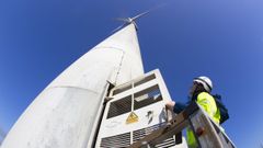 Uno de los aerogeneradores del parque elico de Vimianzo.