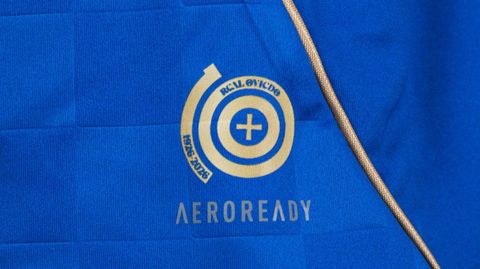Escudo del centenario en la nueva camiseta del Real Oviedo