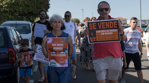 Manifestacin en Rianxo contra los recortes educativos