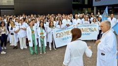 M�dicos concentrados delante del Cunqueiro durante la huelga de octubre contra el Estatuto Marco