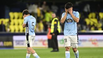 Sergio Carreira y Yoel Lago, lament�ndose tras la derrota del Celta ante el Villarreal.