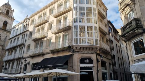 Otra de las edificaciones de Vázquez-Gulías en la plaza Santa Eufemia se rehabilitó como modernos apartamentos de lujo.