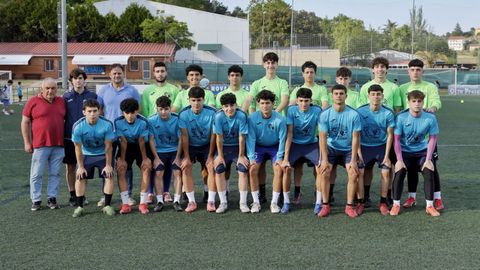 El plantel del Ourense CF en su entrenamiento en Oira
