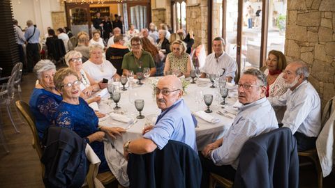 Comida jubilados de Agui�o en restauraci�n Chicolino, Boiro