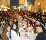 Cerca de 200 j�venes acudieron a la cena de Festeiros. 