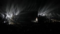 Amaia, en un momento de su actuaci�n en el Coliseum coru��s.