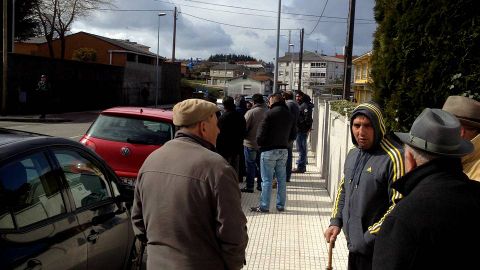 Familiares de la vctima en el cuartel de Curtis