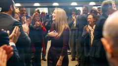 a presidenta en funciones de la Junta de Extremadura, Mar�a Guardiola, recibe los aplausos de los asistentes a su llegada a la reuni�n de la junta directiva nacional del PP.